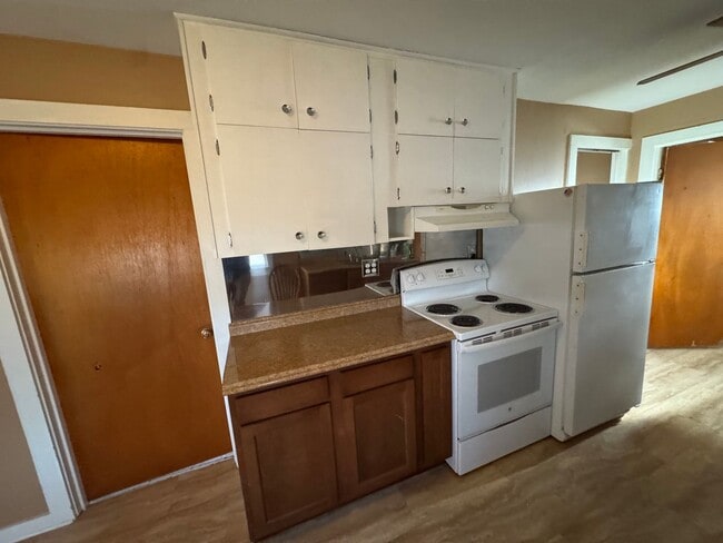 Building Photo - 2 bed 1 bath house.