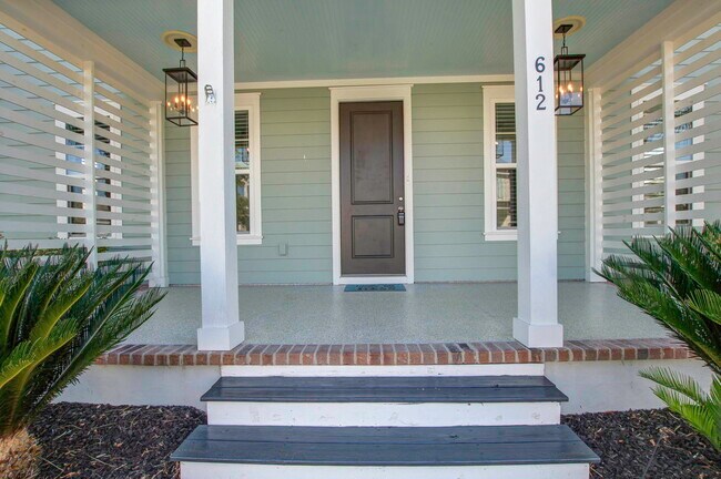 Foto del edificio - 612 Heartwood Ln