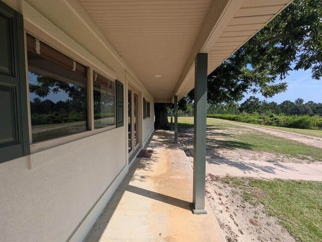 Building Photo - 743 Old Quitman Rd