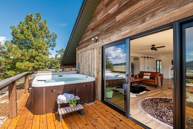 Building Photo - Luxury Highland Estates Home