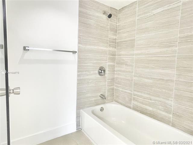 Building Photo - 9420 SW 140th Ct