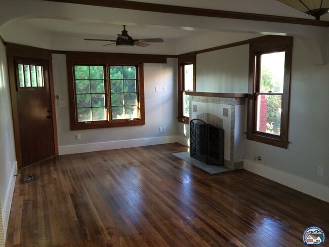 Building Photo - 1075 Hayes Ave