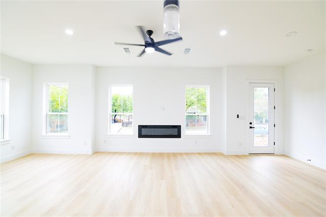 Foto del edificio - 306 E 7th St