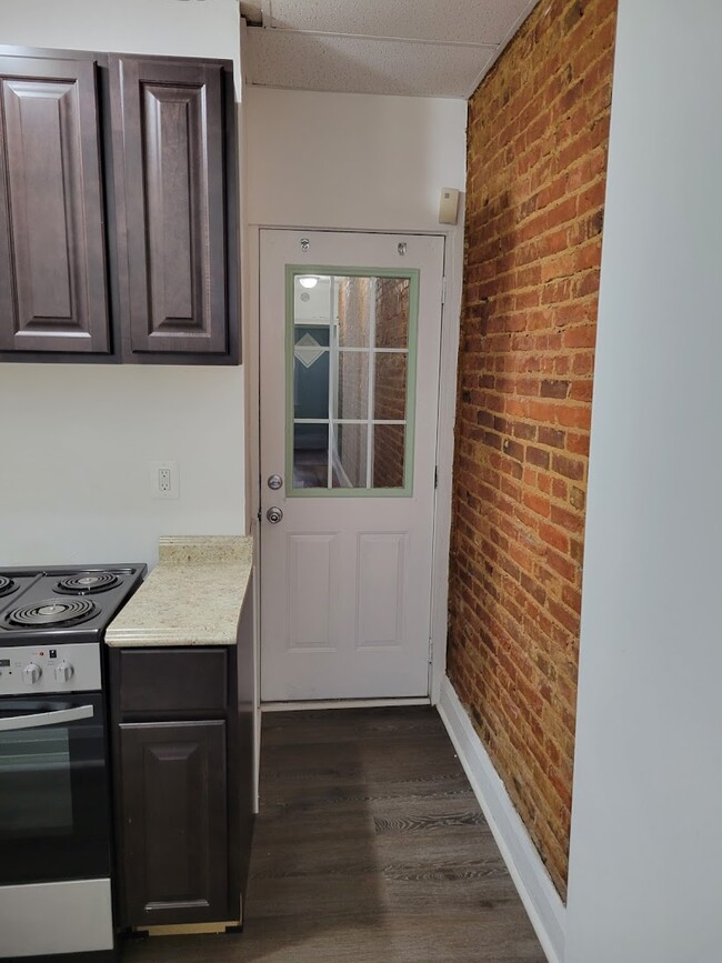 Apartment Entrance - 1900 Aliceanna St
