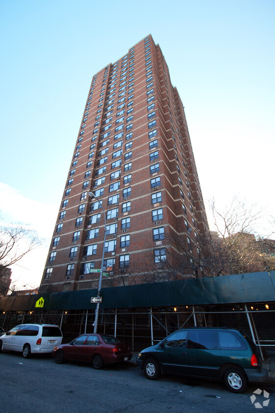 Looking up from the north - 131 Broome St