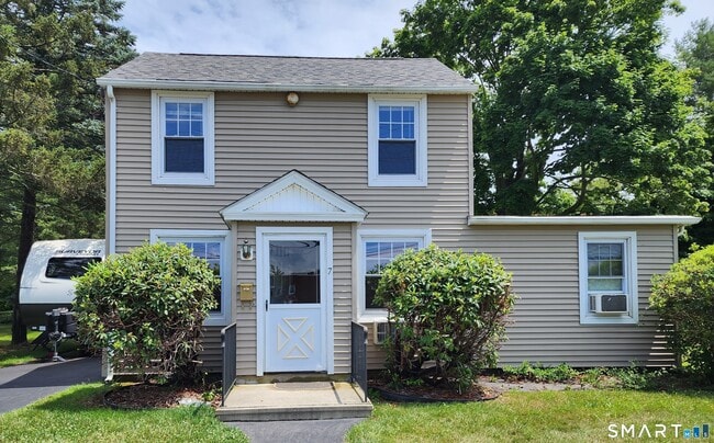 Photo - 7 E Pattagansett Rd (East Lyme, CT) House