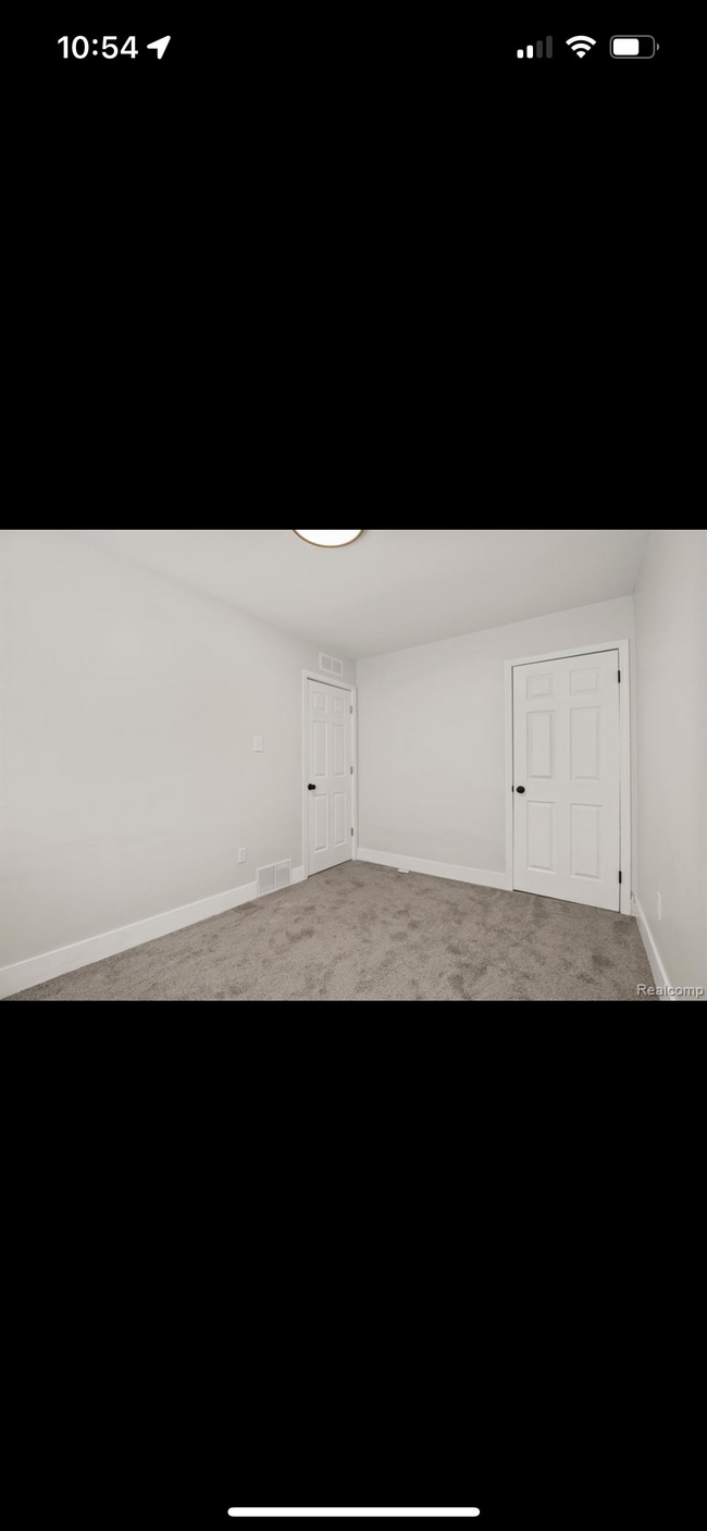 Building Photo - Newly Remodel Home