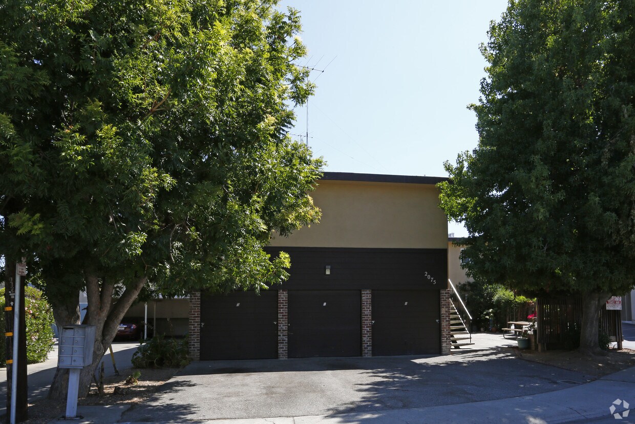Foto del edificio - 2075 Marlboro Ct