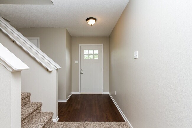 Building Photo - 924 Bentgrass Dr