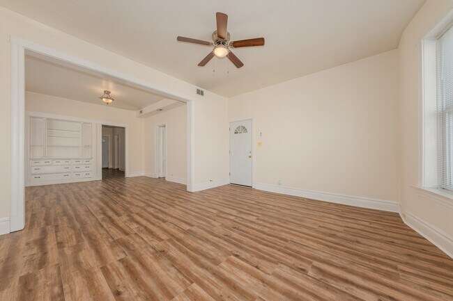 Foto del edificio - 3105 W Diversey Ave