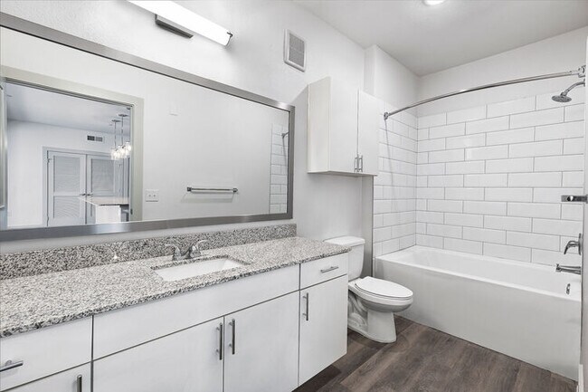 Foto del edificio - Elegant 2BR Space: Stylish Living in Austi...