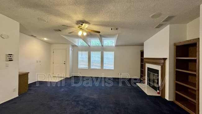 Foto del edificio - 149 Aster Ave