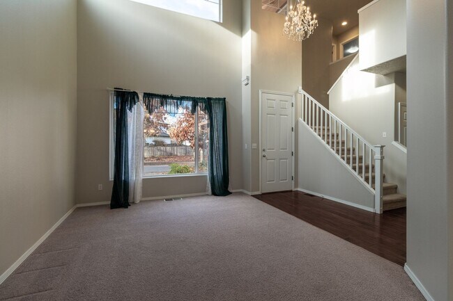 Foto del edificio - Beautiful 4 bedroom, 2.5 bathroom-Union Hi...
