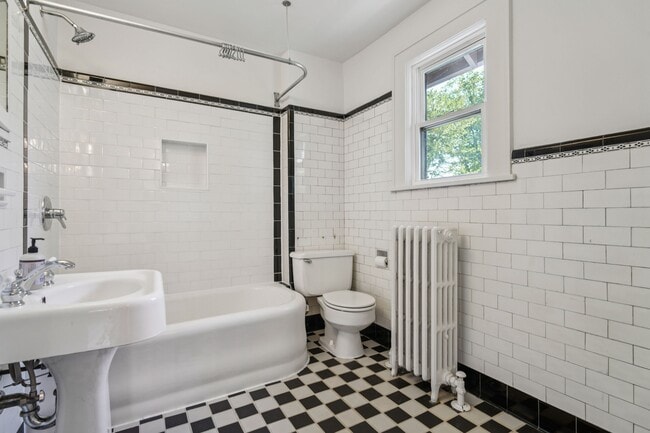 Building Photo - 208 W Hudson Ave