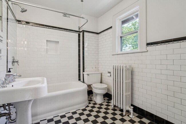 Foto del edificio - 208 W Hudson Ave