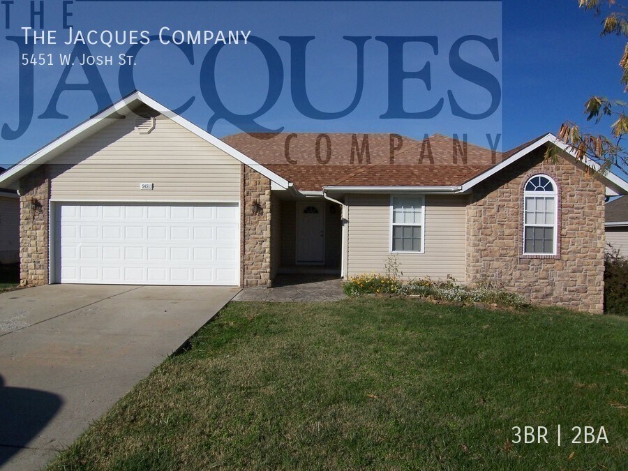 Primary Photo - Very Nice 3 Bedroom 2 Bath with Large Room...