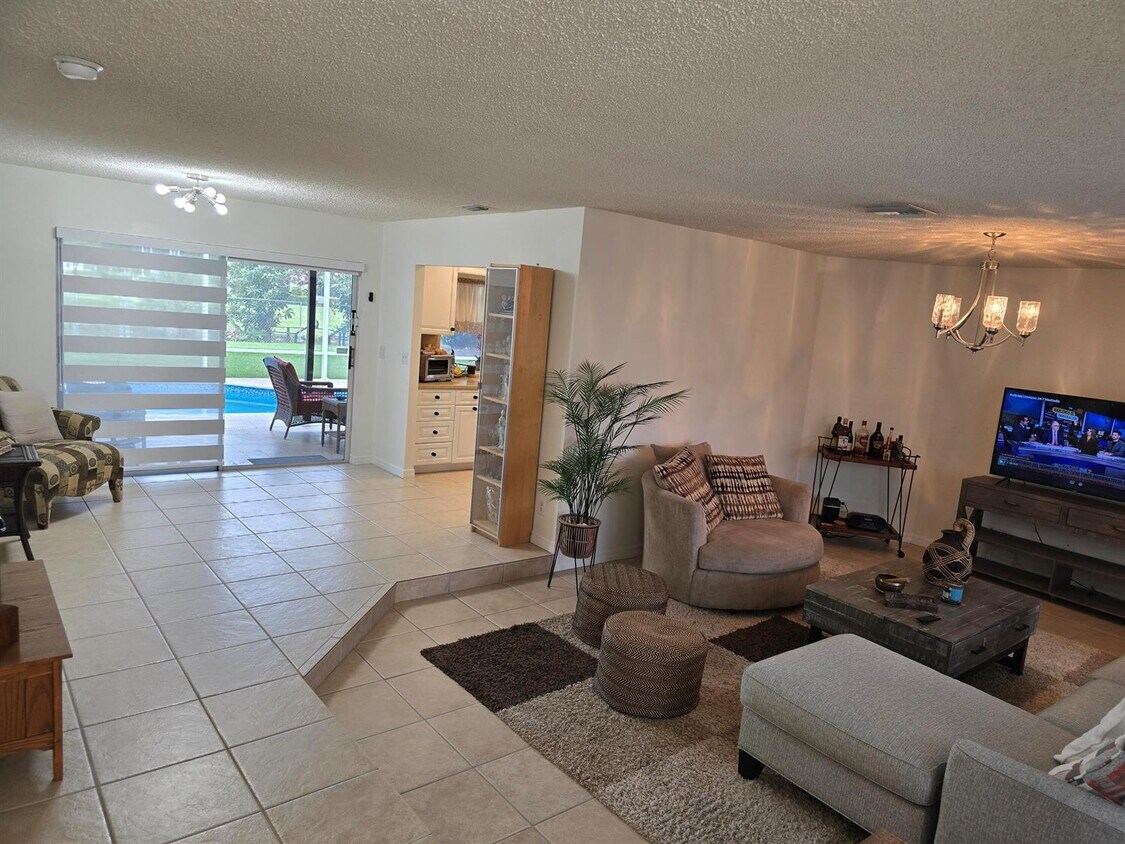 Foto principal - 939 Hibiscus Dr