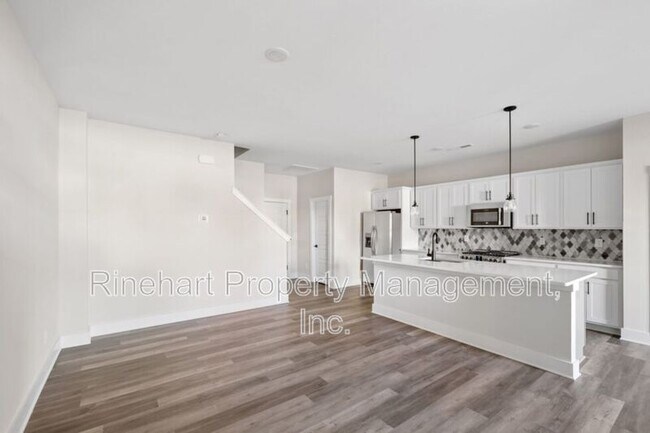 Foto del edificio - 676 Melville Dr