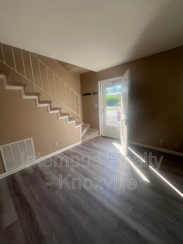 Foto del edificio - 405 Iroquois Ln