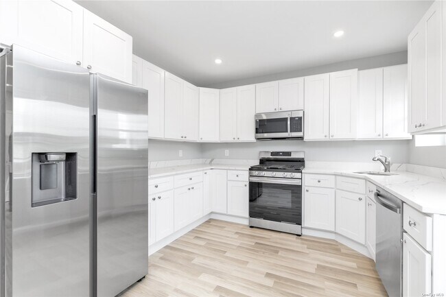 Building Photo - 212 Jefferson Ave