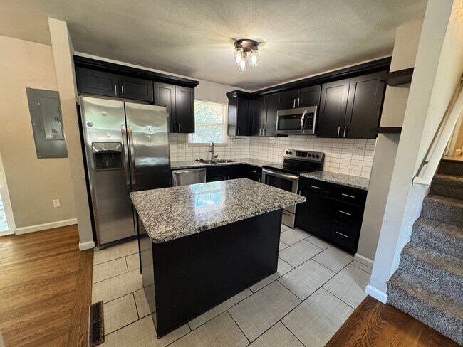 Building Photo - 1529 Sawyer Way