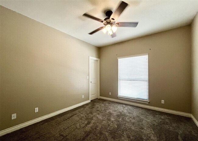Foto del edificio - 431 Upland Ct
