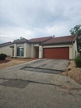 Building Photo - 648 Racquet Club Dr