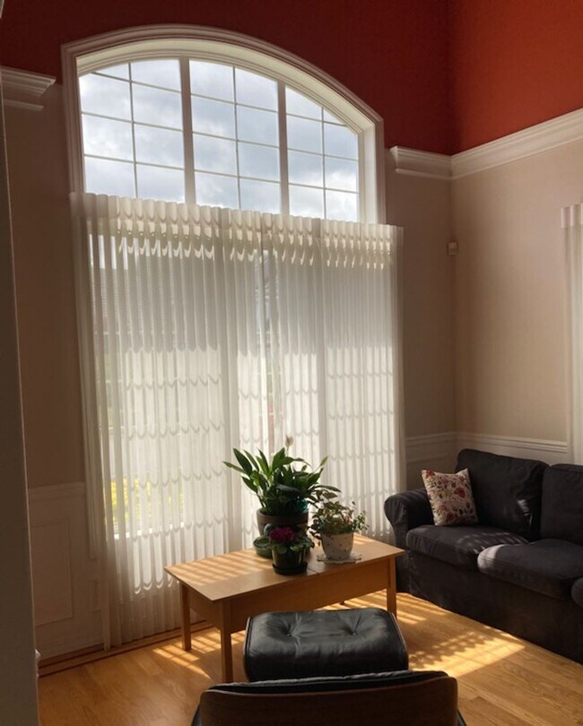 Foto del edificio - Gated community home  4 bedroom 2.5 bathroom and 3 car garage - Large deck & Air conditioning Ava...
