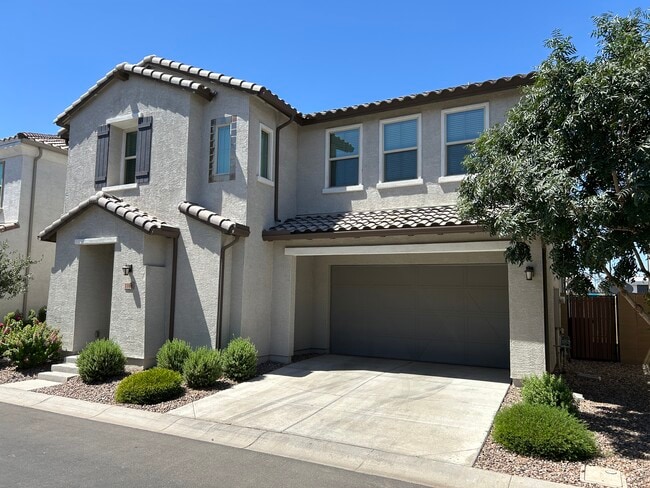 Building Photo - 1168 E Sabino Dr