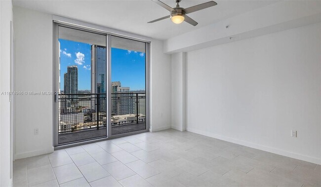 Building Photo - 2150 N Bayshore Dr