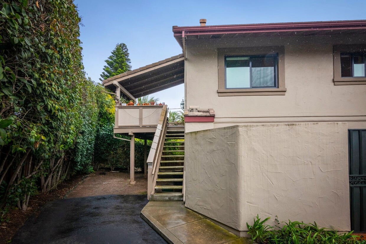 Primary Photo - Beautiful end unit with charm and ease of ...