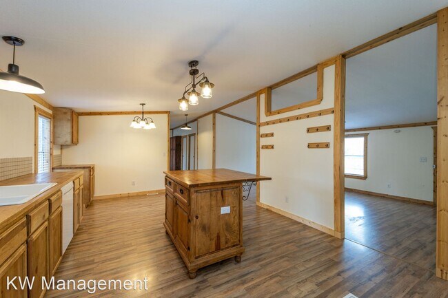 Building Photo - 3 br, 2 bath House - 395 Sandringham Rd.