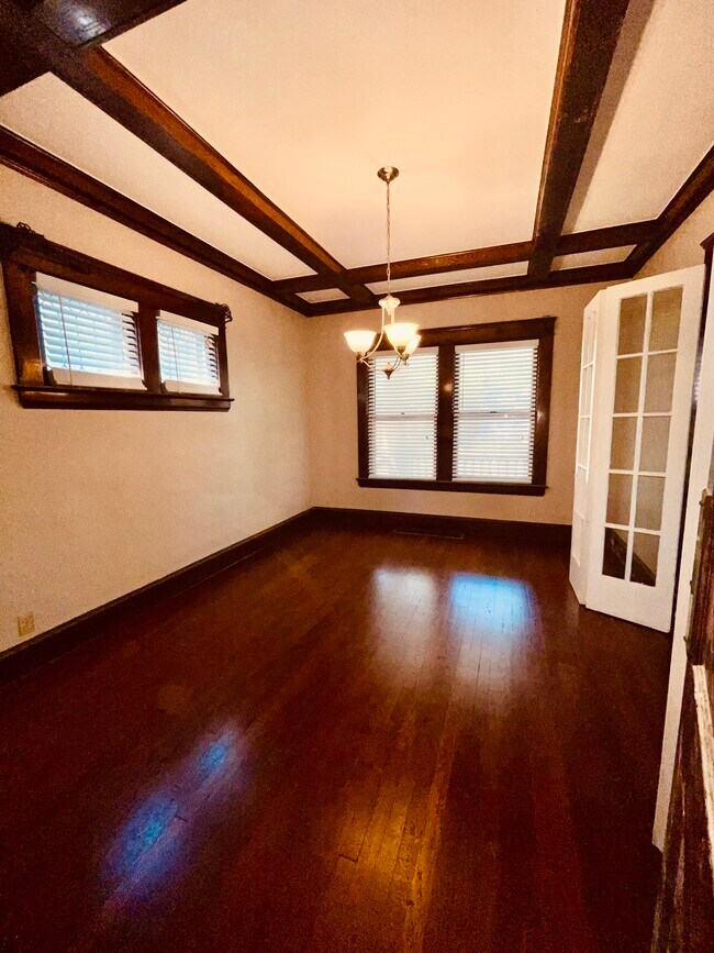 Foto del edificio - 10112 Columbia Ave