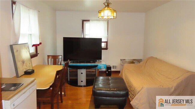 Foto del edificio - 649 Inman Ave