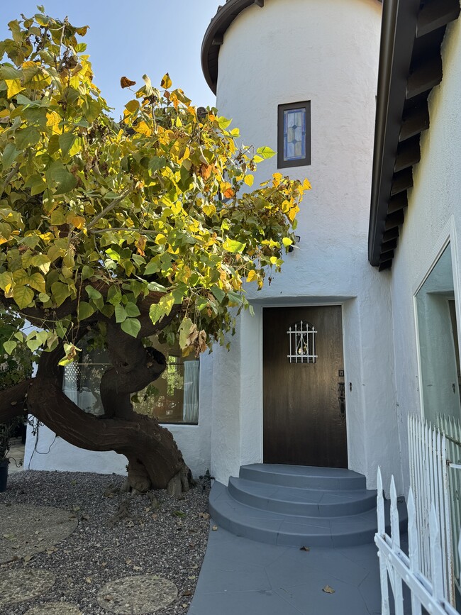 Building Photo - 6128 Maryland Dr