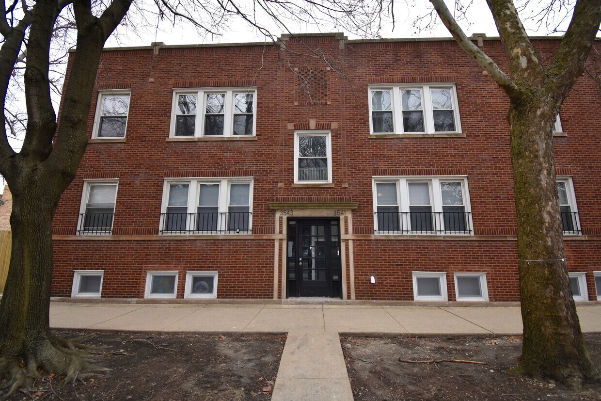 Primary Photo - 3543 N Lawndale Ave