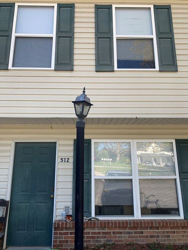 Foto principal - 3 Bedroom 2.5 Bath Townhouse