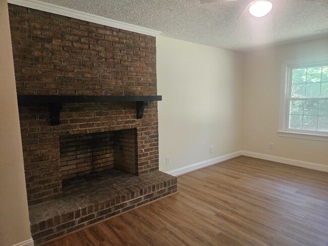 Foto del edificio - 6163 Skeeter Pond Rd