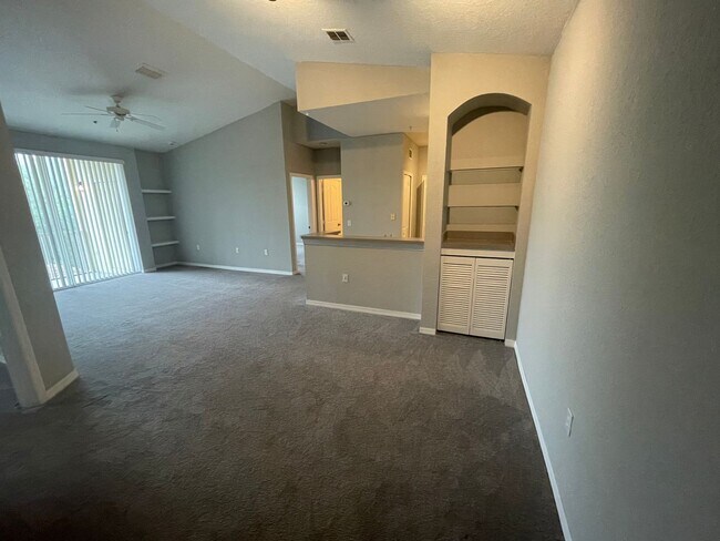 Building Photo - Third Floor 2/2 Condo in Visconti!
