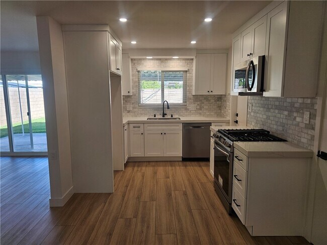 Foto del edificio - 10362 Longden St