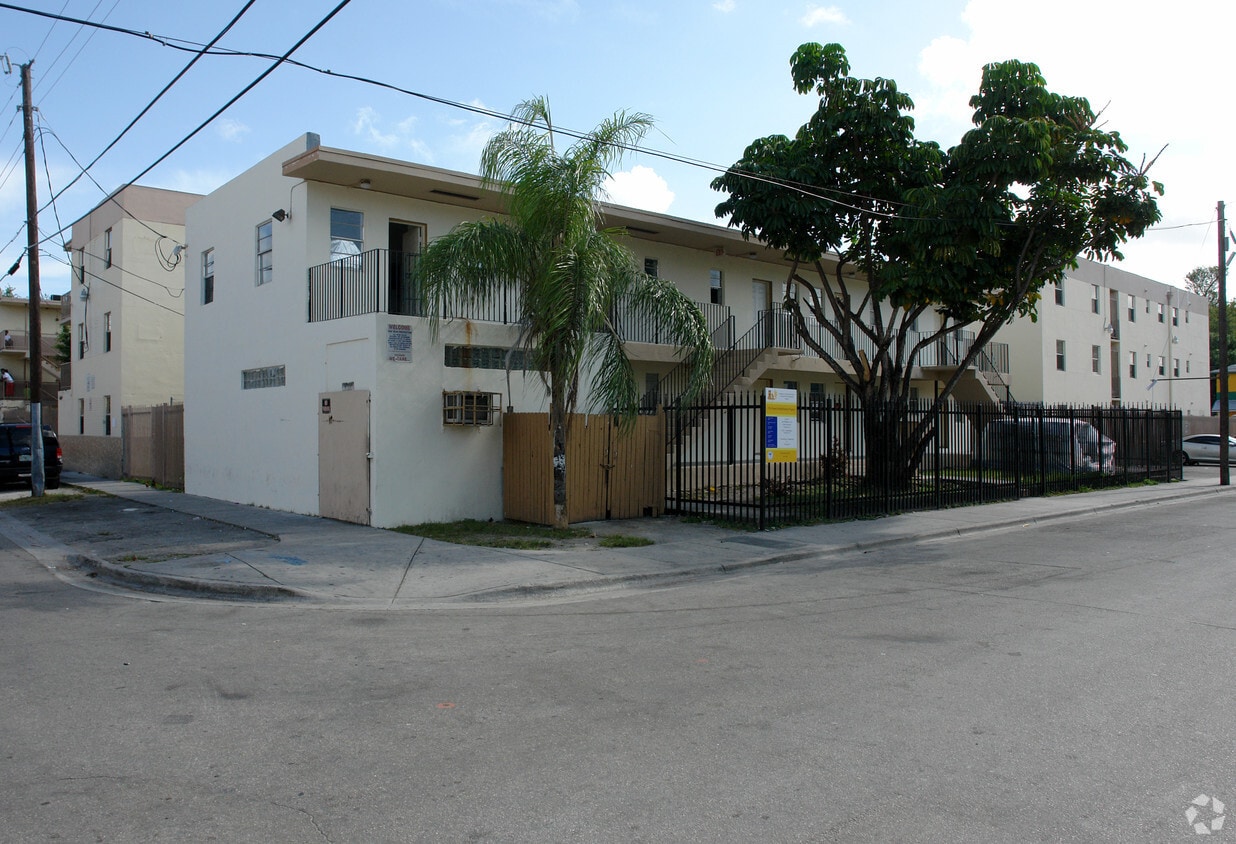Primary Photo - Bahia Apartments
