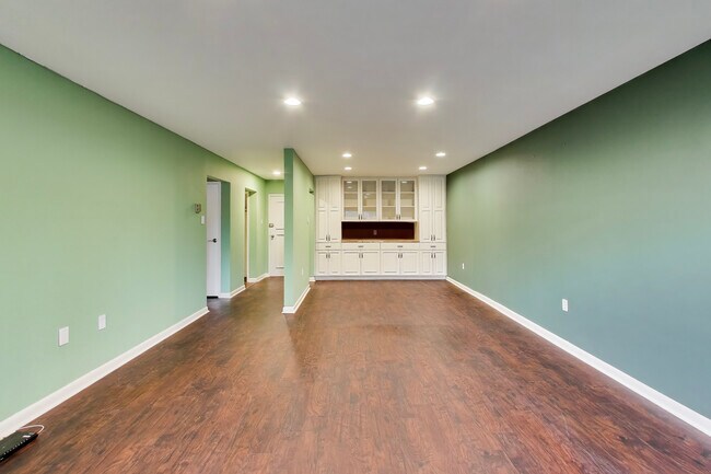 Foto del edificio - 7420 Lakeview Dr