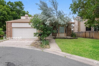 Building Photo - 144 Willow Pl S
