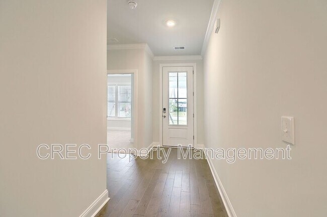Foto del edificio - 166 Whaler Ave
