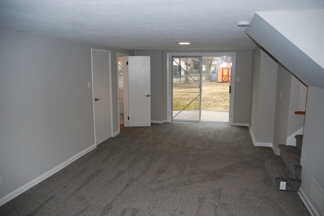 family room with garage and 1/2 bath access - 485 Willow Dr