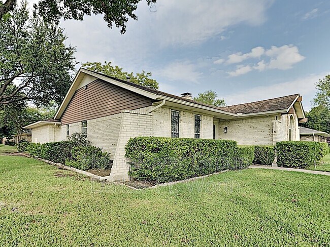 Building Photo - 7034 Allview Ln