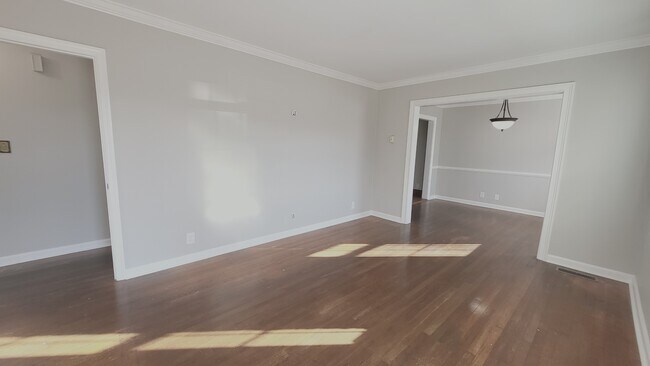 Building Photo - 2628 Emery Dr