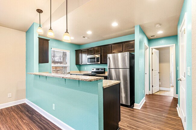 Foto del edificio - Stunning remodeled home with fully fenced ...