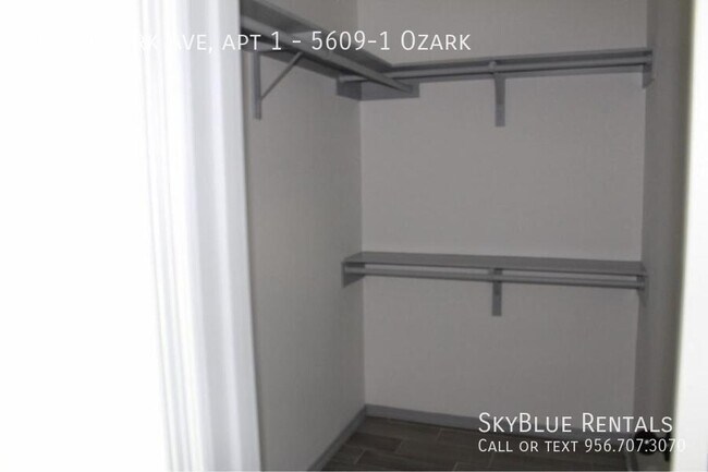 Foto del edificio - 5609 Ozark Ave