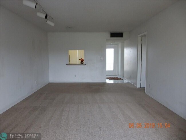 Building Photo - 6070 NW 64th Ave